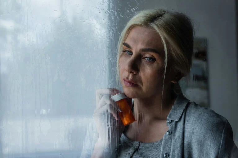 Woman struggling with benzodiazepine addiction at a benzo detox facility in Memphis, TN Woman struggling with benzodiazepine addiction at a benzo detox facility in Memphis, TN