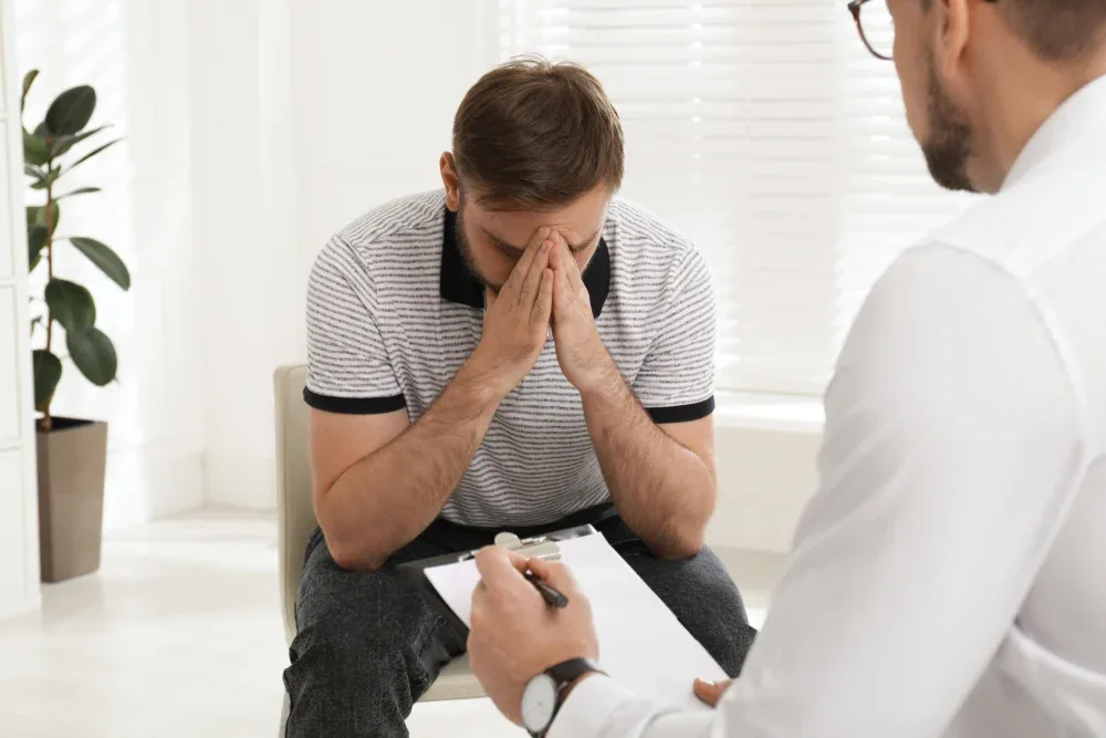methamphetamine-detox-memphis doctor explaining meth detox process to his patient during a consultation
