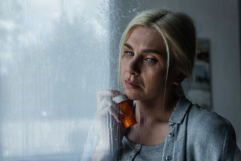Woman struggling with benzodiazepine addiction at a benzo detox facility in Memphis, TN