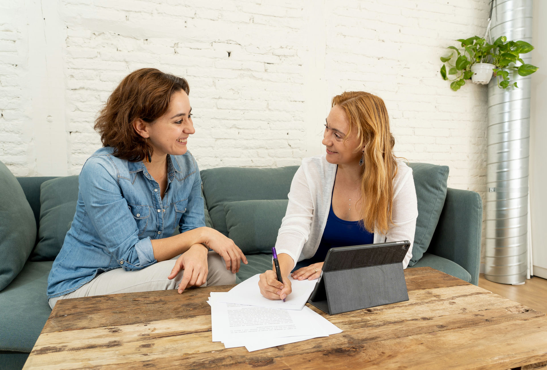 Therapist guiding cocaine addiction treatment in Memphis, Tennessee