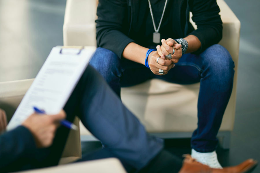One-on-one counseling at a medical detox center in Memphis, Tennessee
